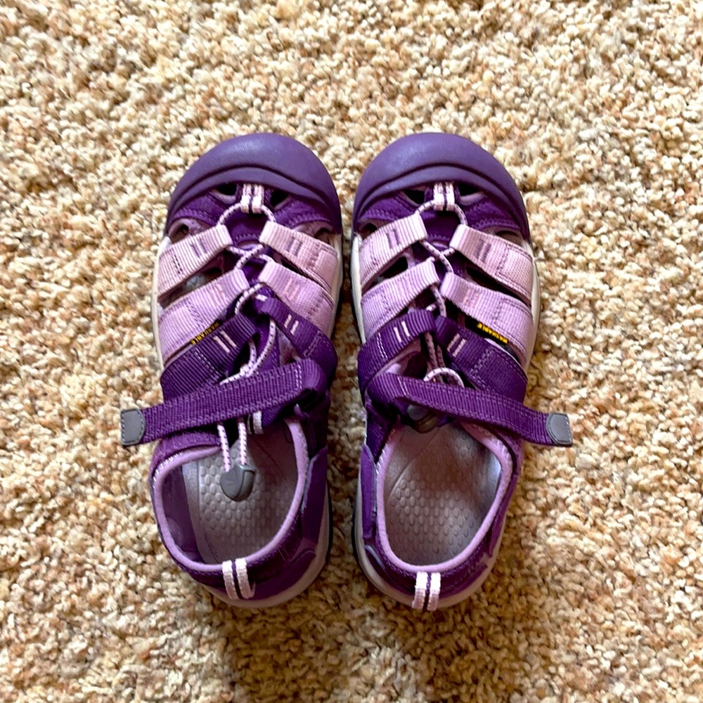 Keen little girls water shoes
